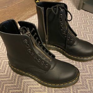 Dr Martens Like new wore once size 38/7